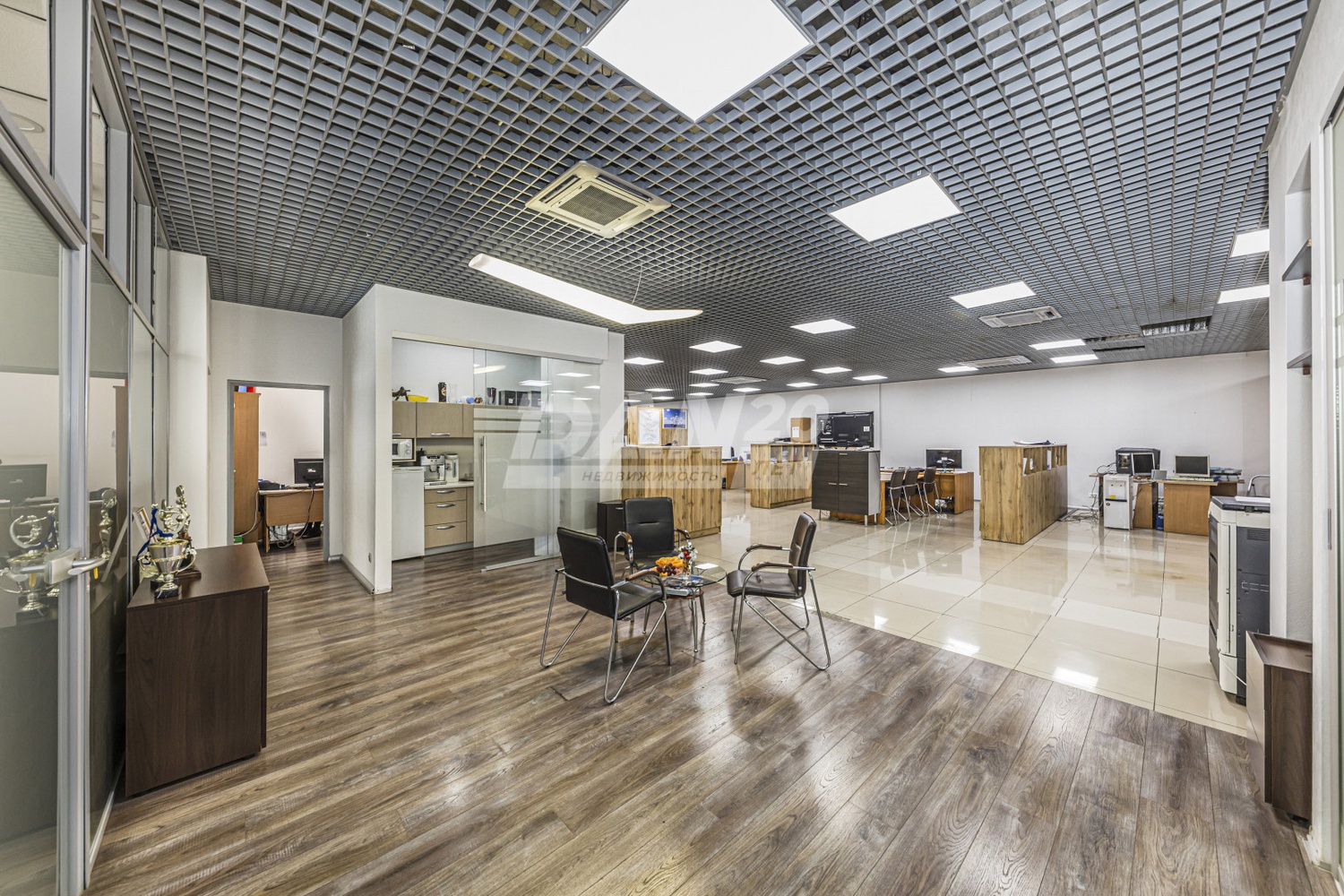 Торговая площадь 372 м²