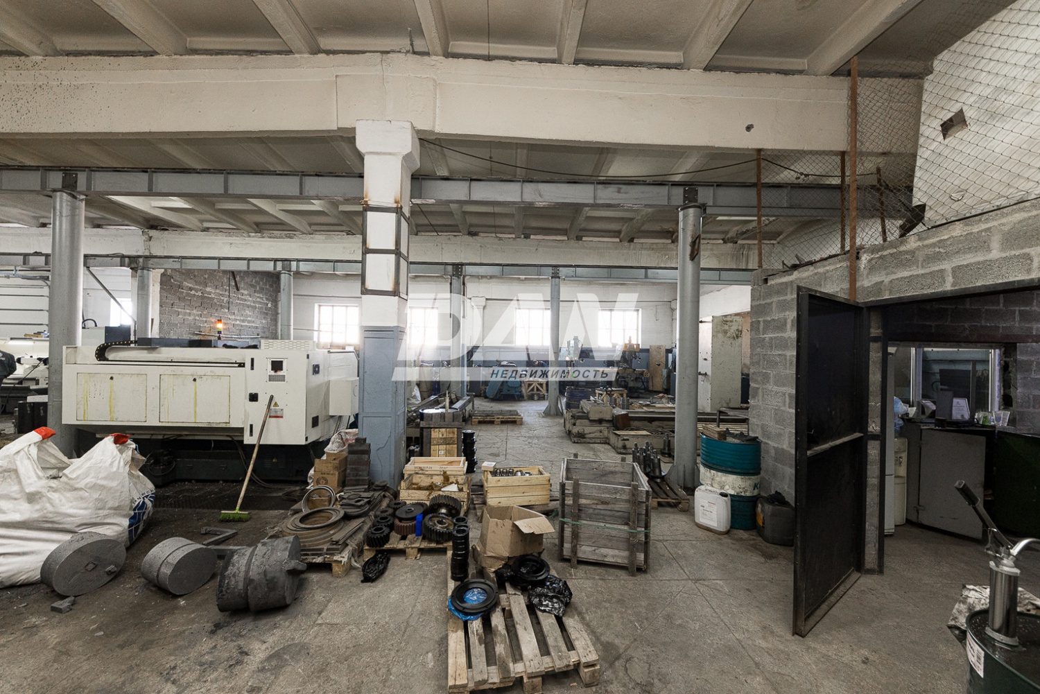 Производственное помещение 2557 м²