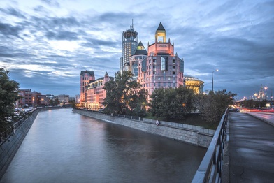 Коммуникационная группа АДВ может переехать в бизнес-центр Riverside Towers