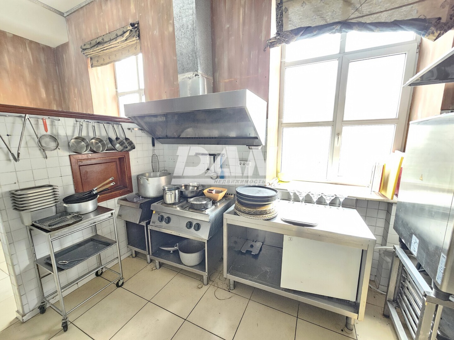 Торговое помещение 1439,5 м²