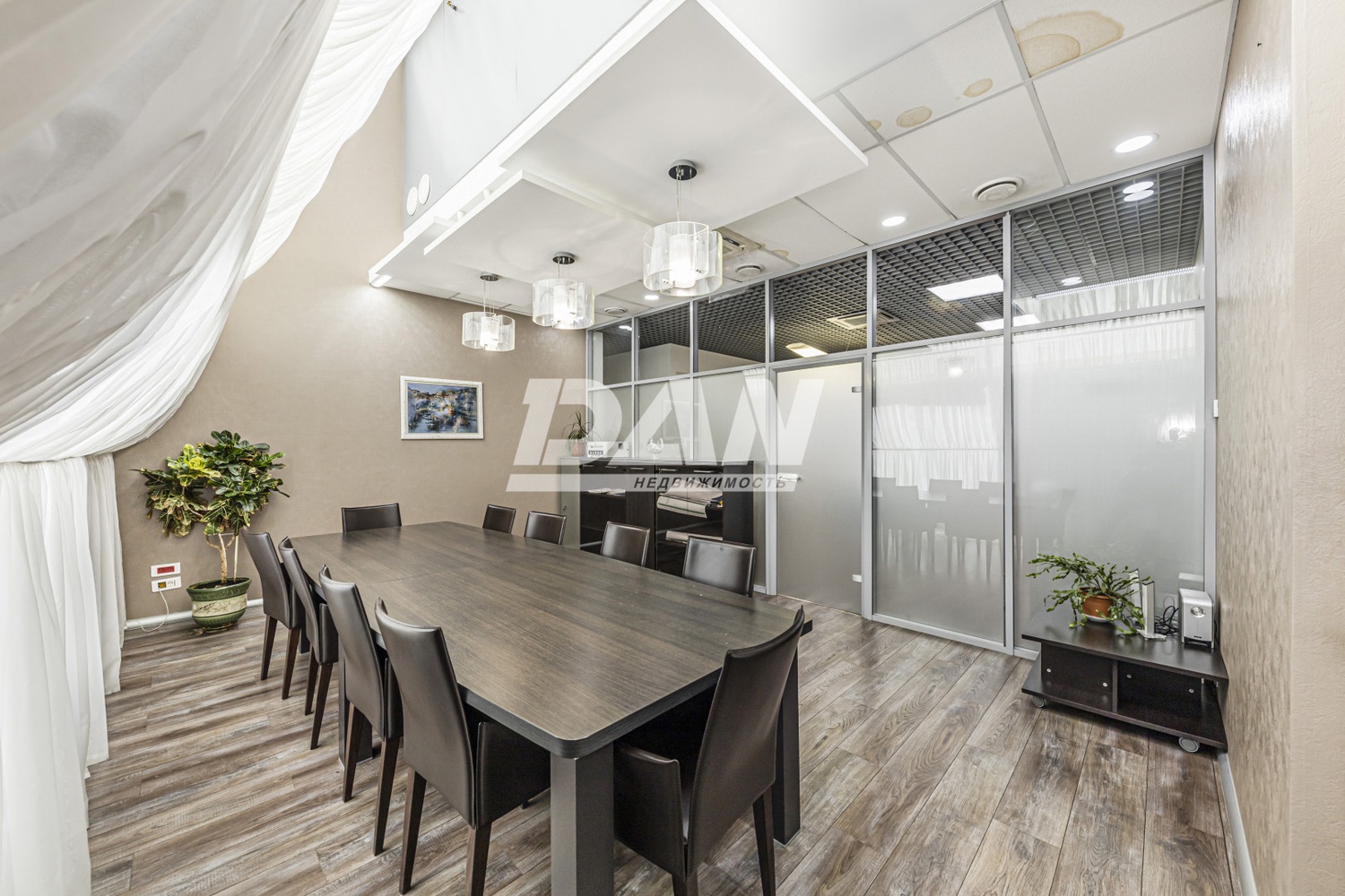 Торговая площадь 372 м²