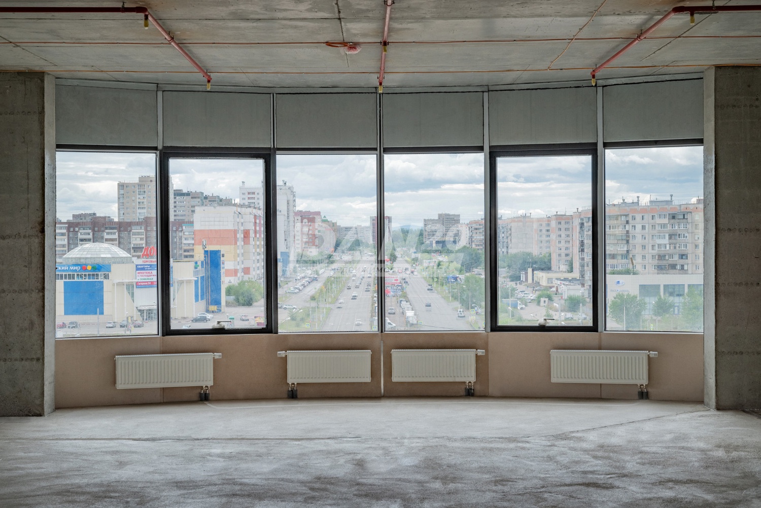 Торговая площадь 13515 м²