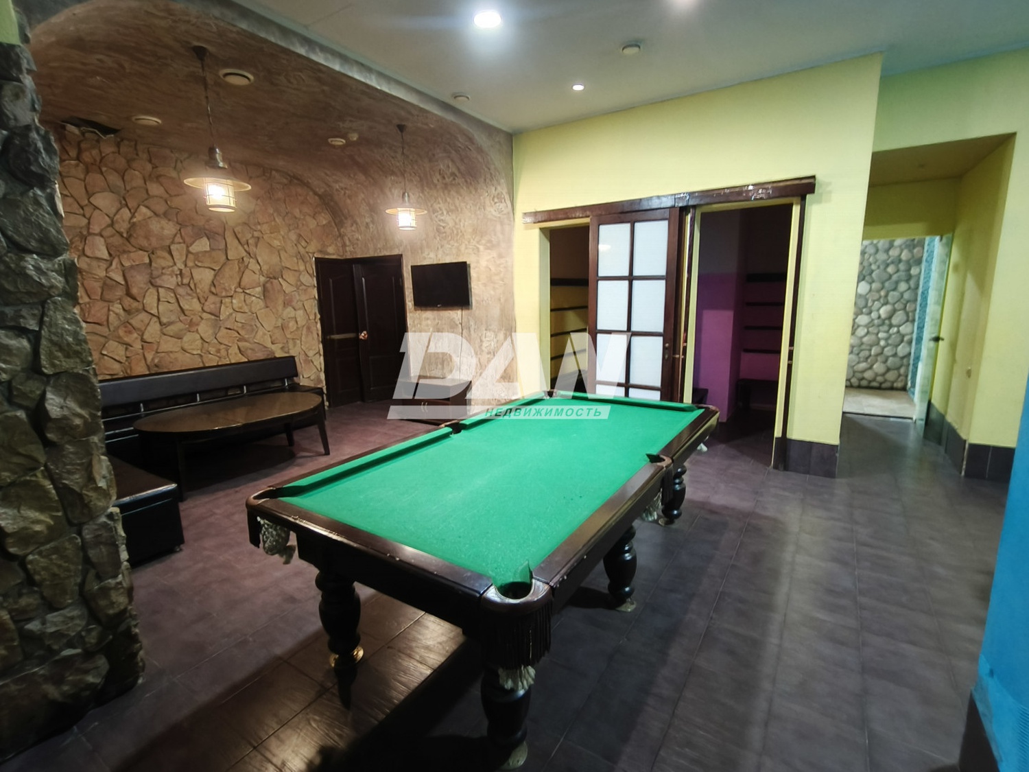 Торговое помещение 283 м²