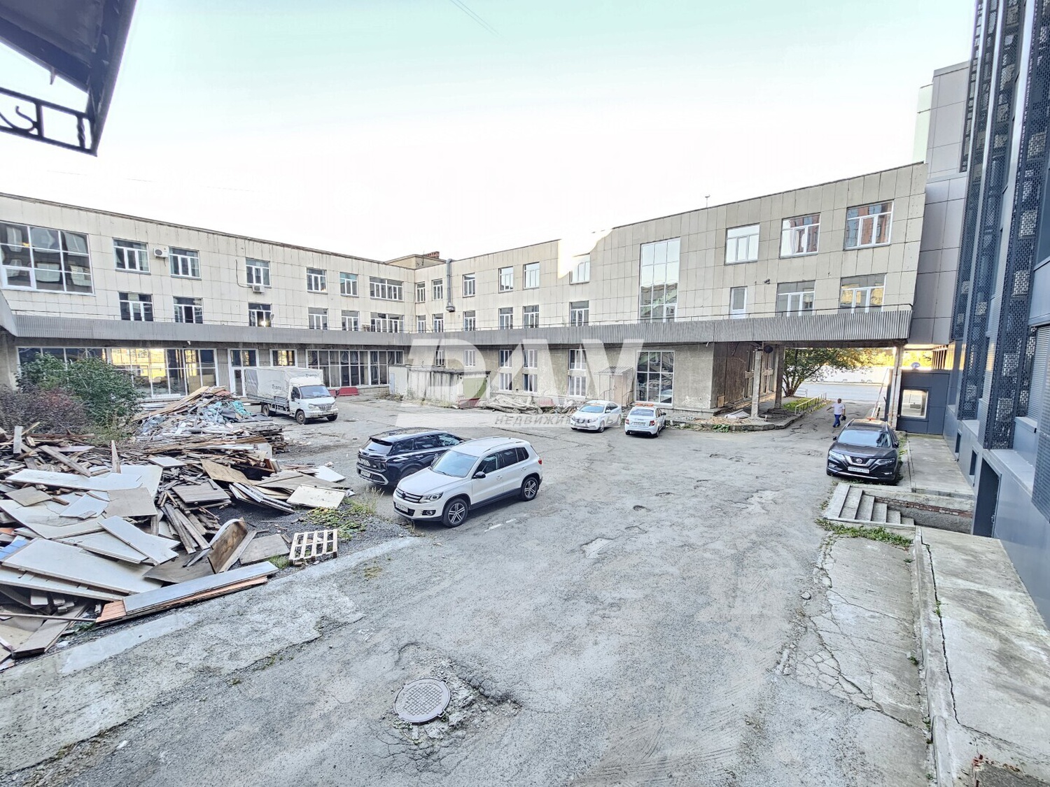 Офис 1050,9 м²
