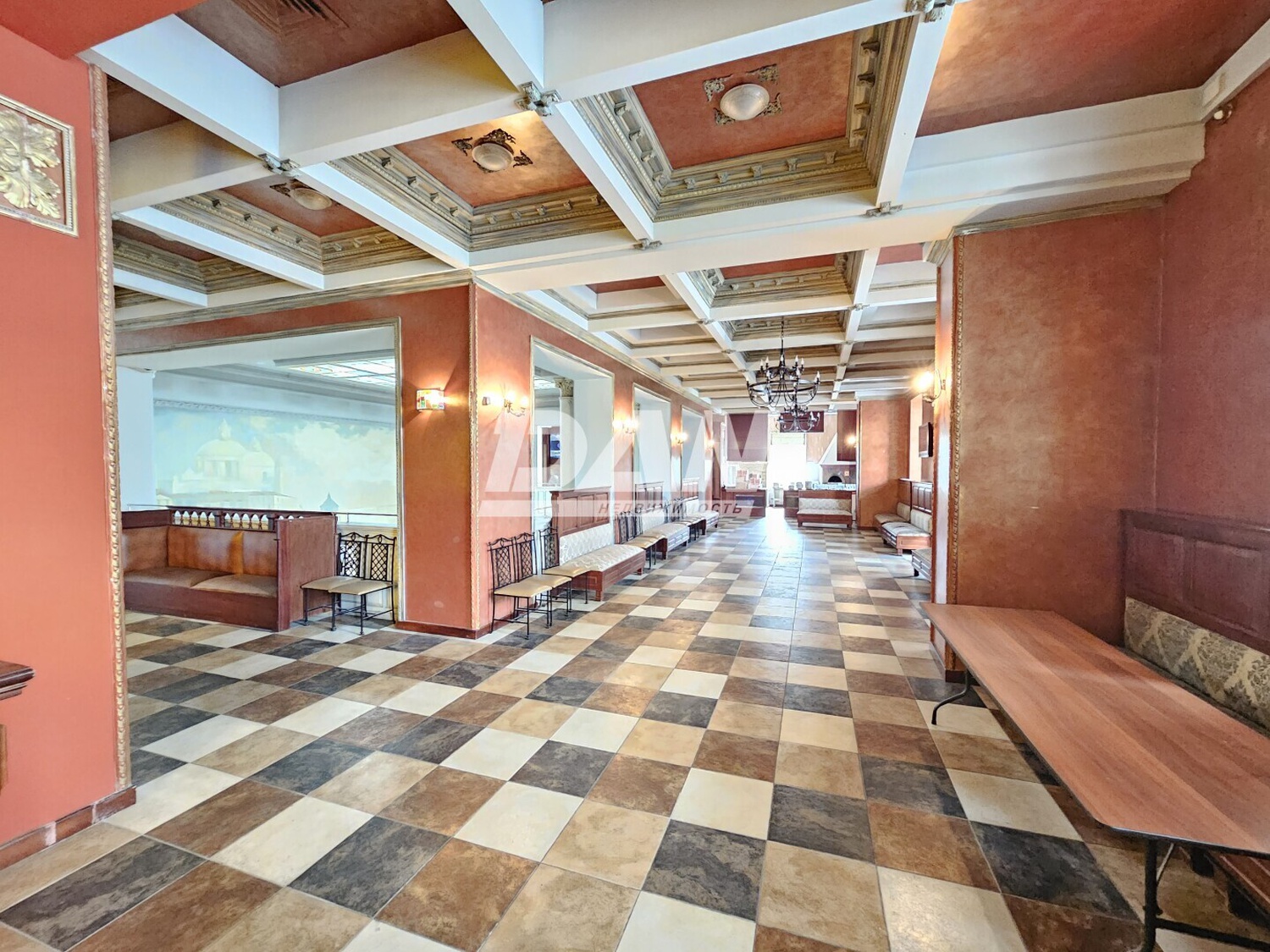 Помещение свободного назначения 650 м²
