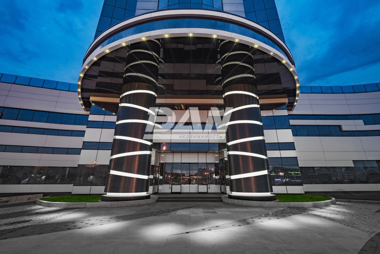 Торговая площадь 13515 м²