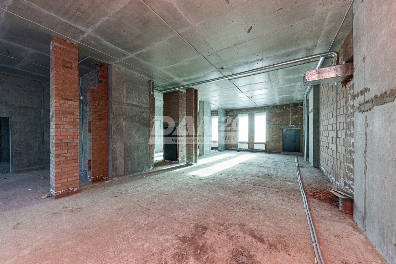 Торговая площадь 296,8 м²