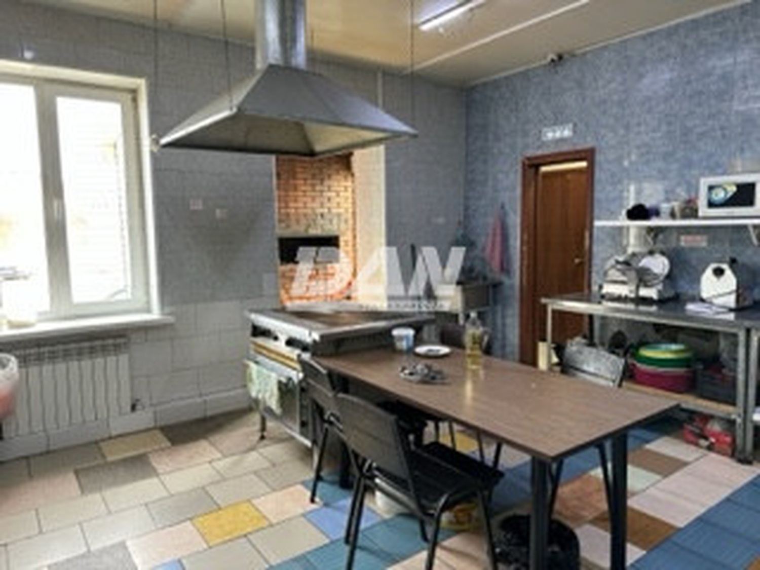 Торговое помещение 329,3 м²