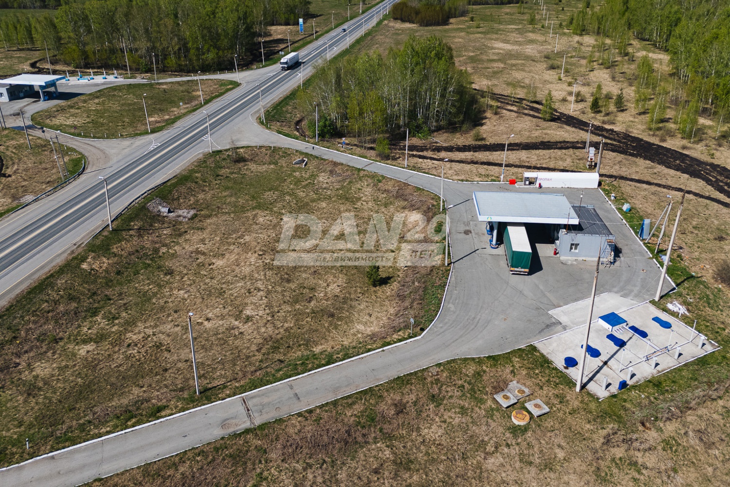 Земельный участок 14000 м²