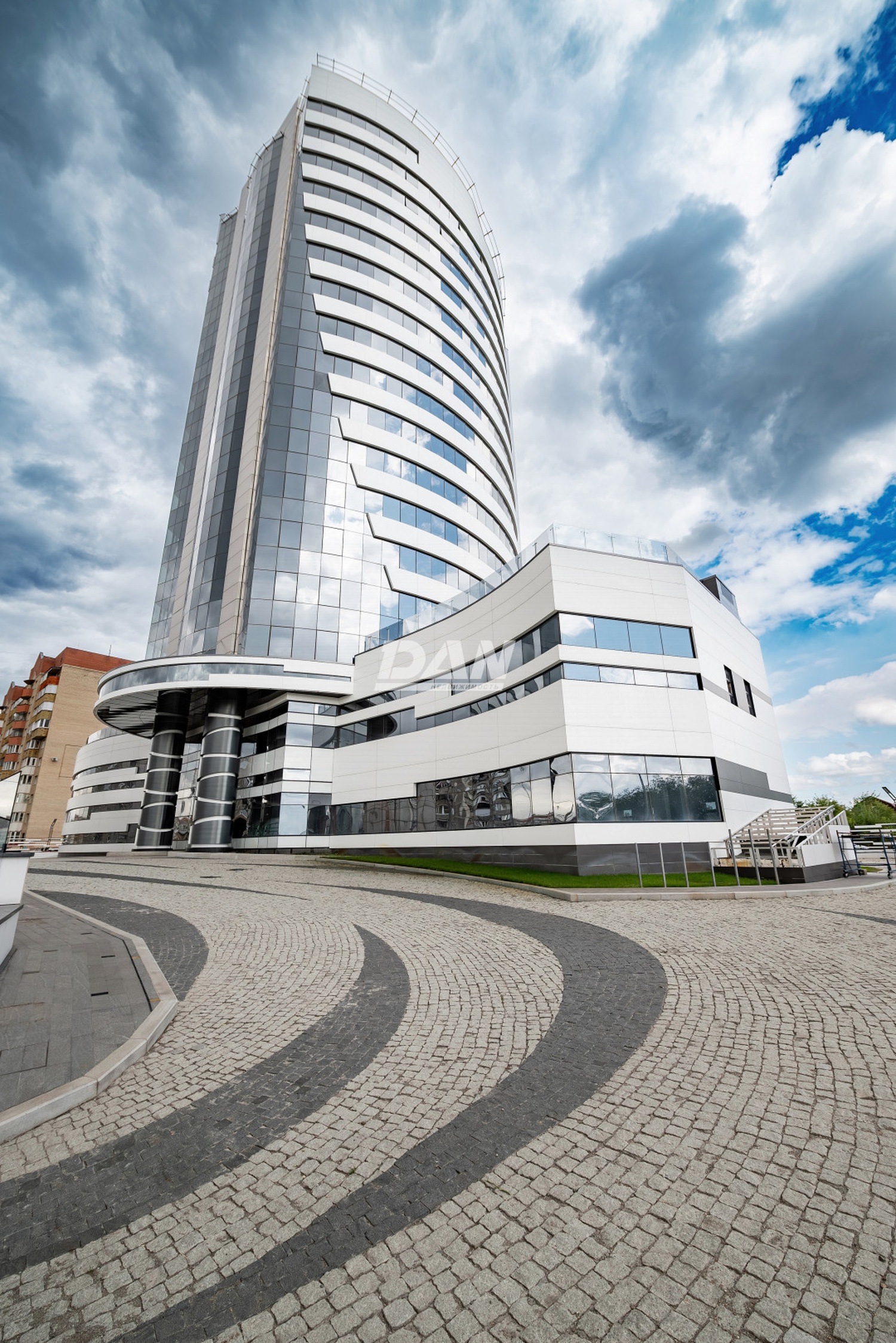 Торговая площадь 13515 м²