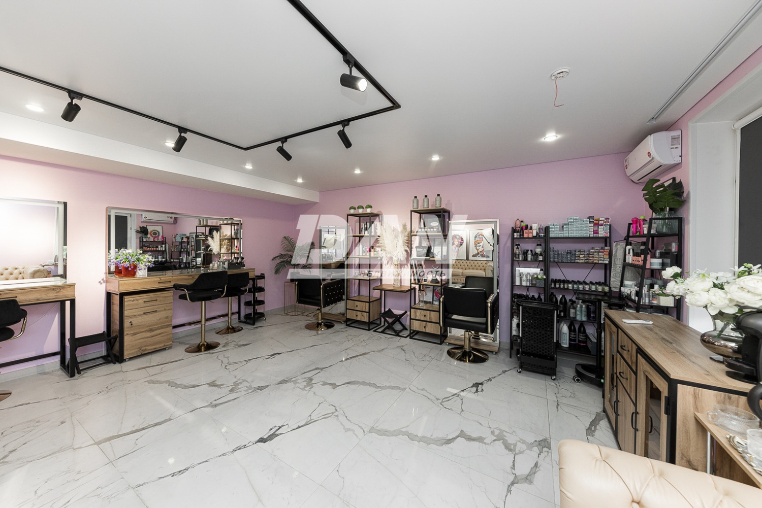 Торговая площадь 56 м²