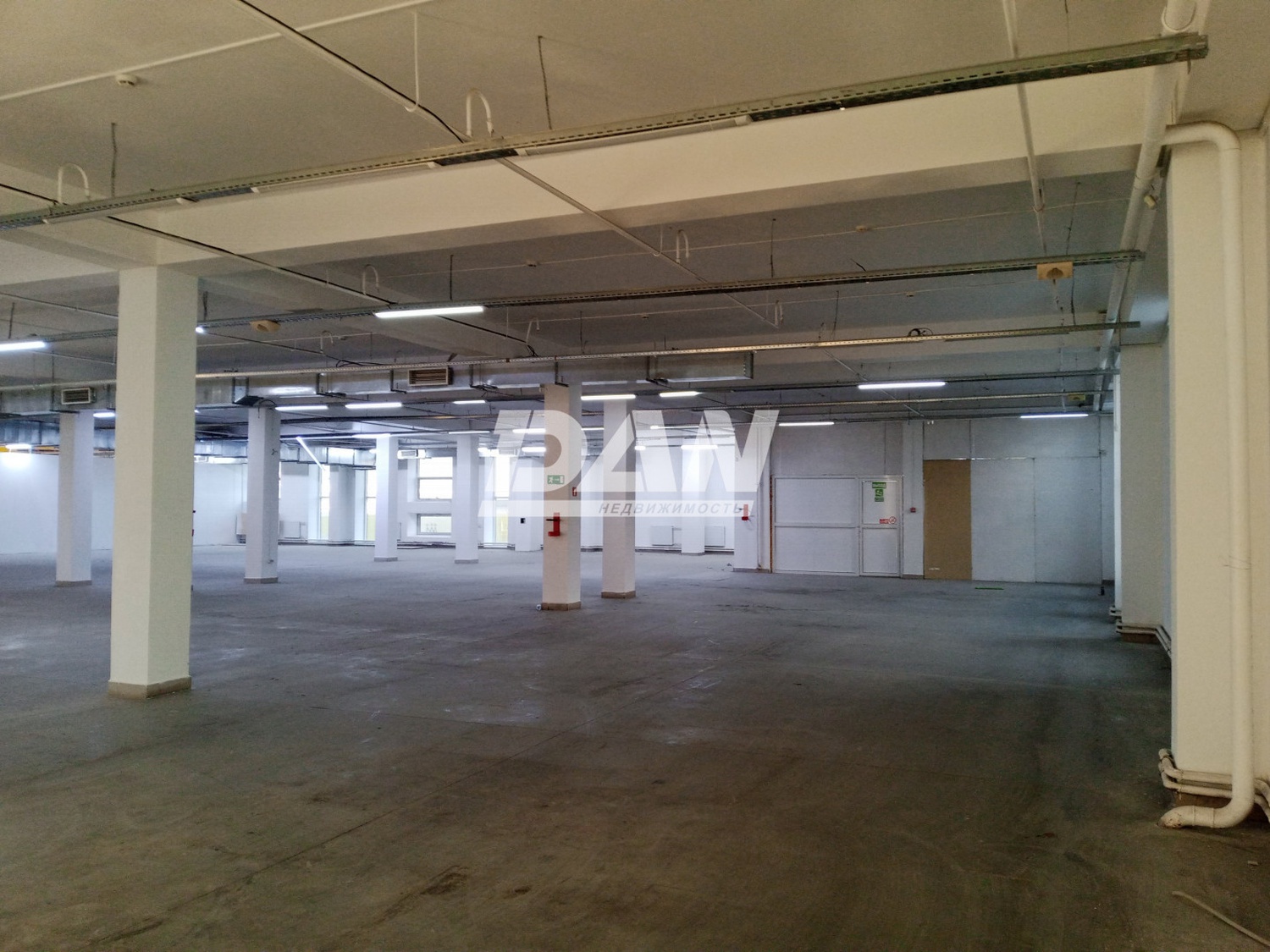 Торговое помещение 980 м²