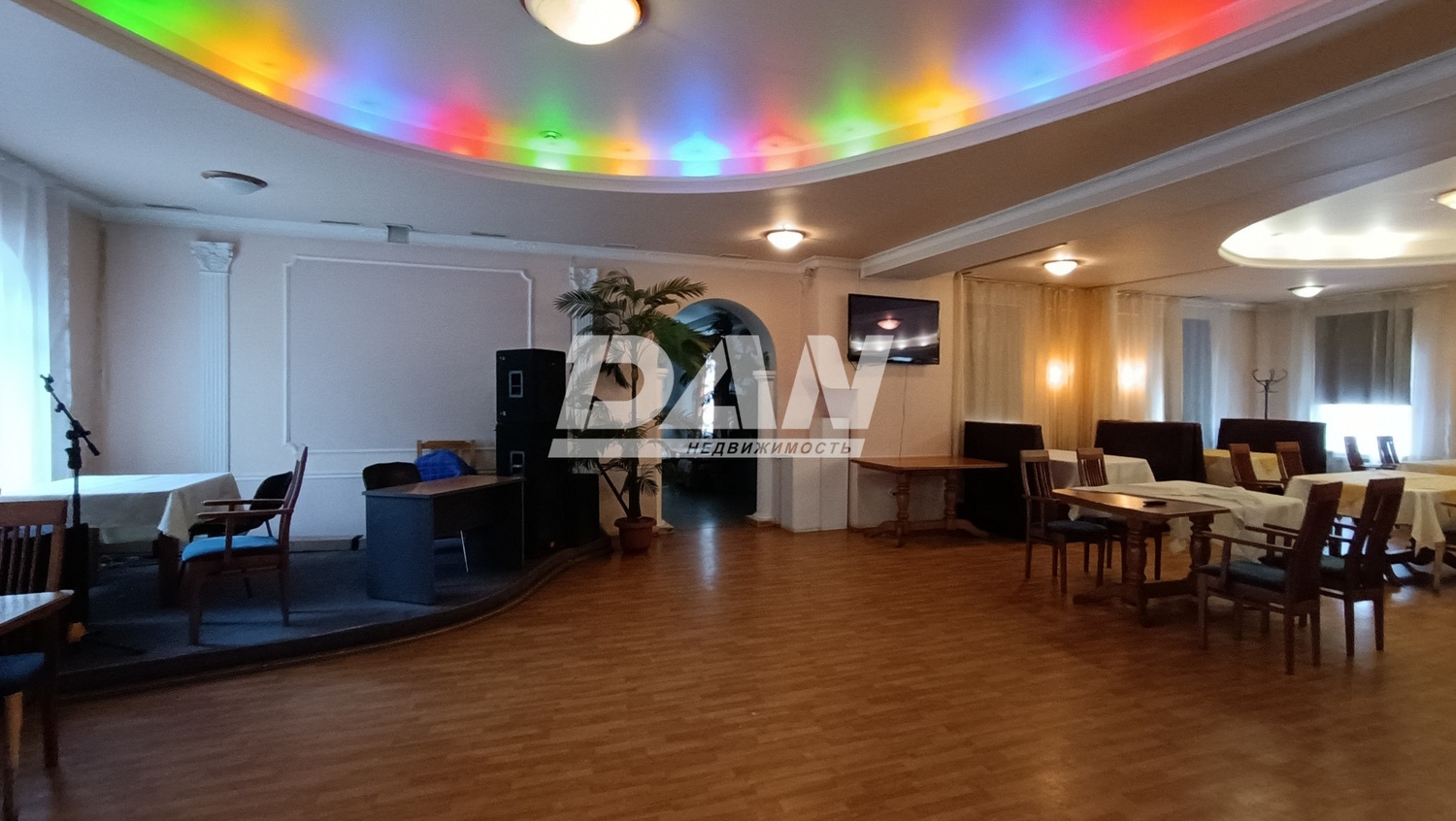 Помещение свободного назначения 587,8 м²