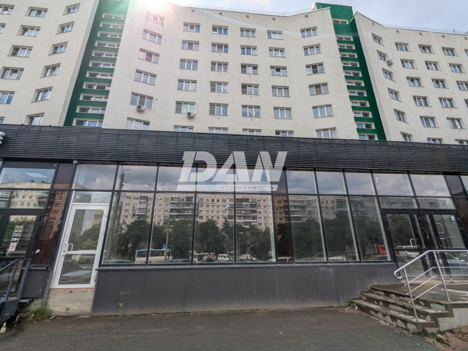 Торговое помещение 296 м²