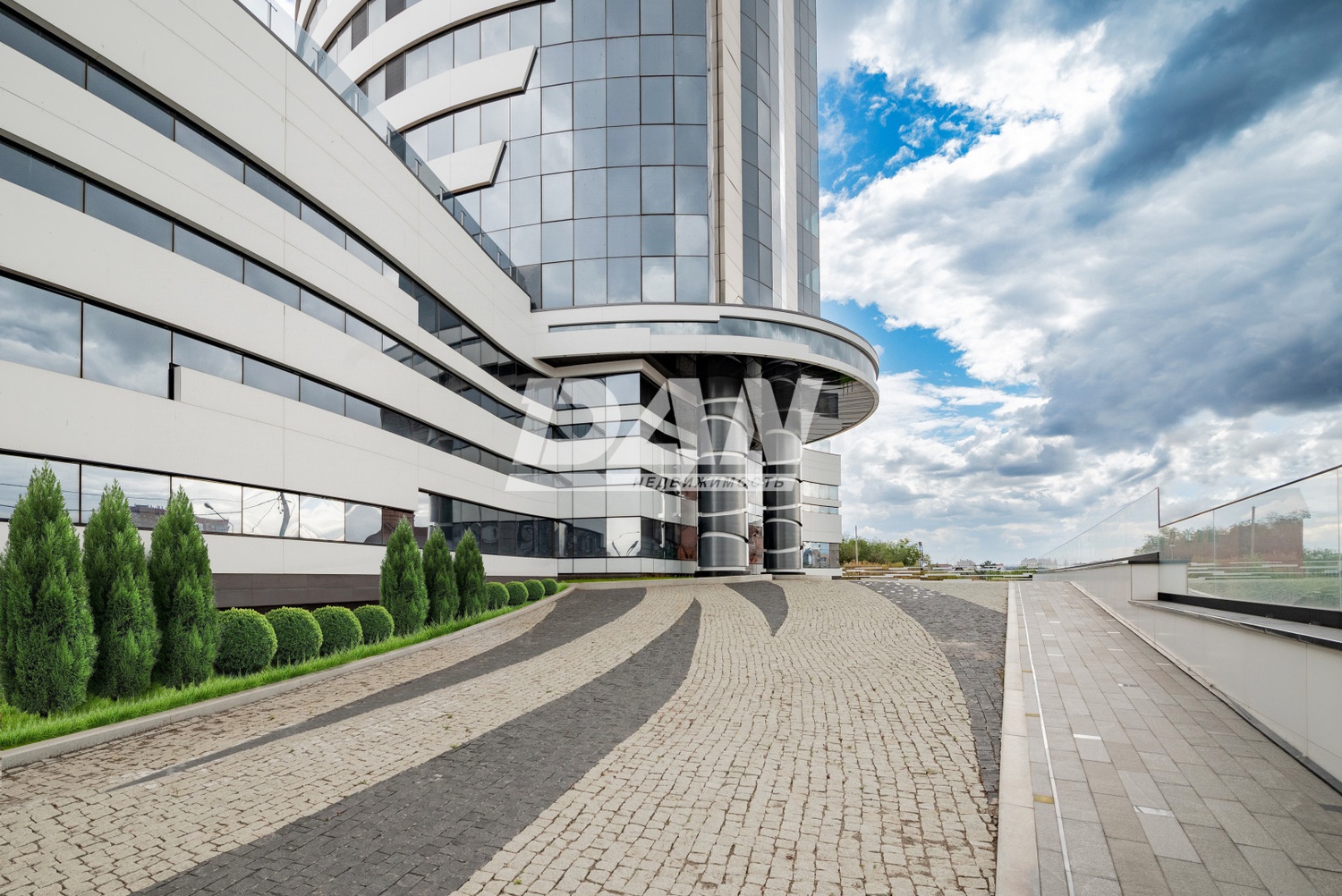 Торговая площадь 13515 м²