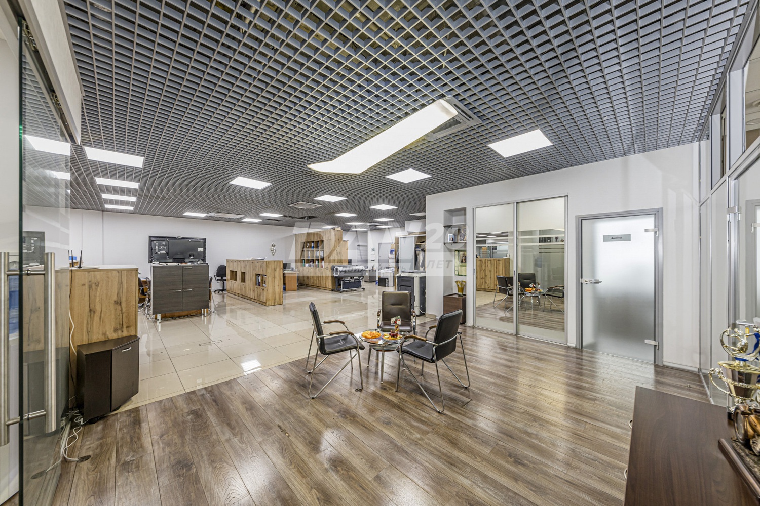 Торговая площадь 372 м²