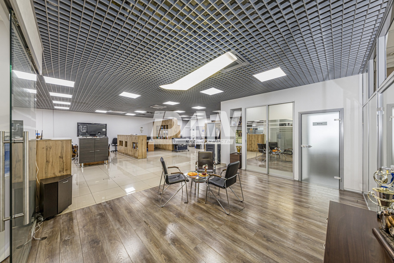 Торговая площадь 372 м²