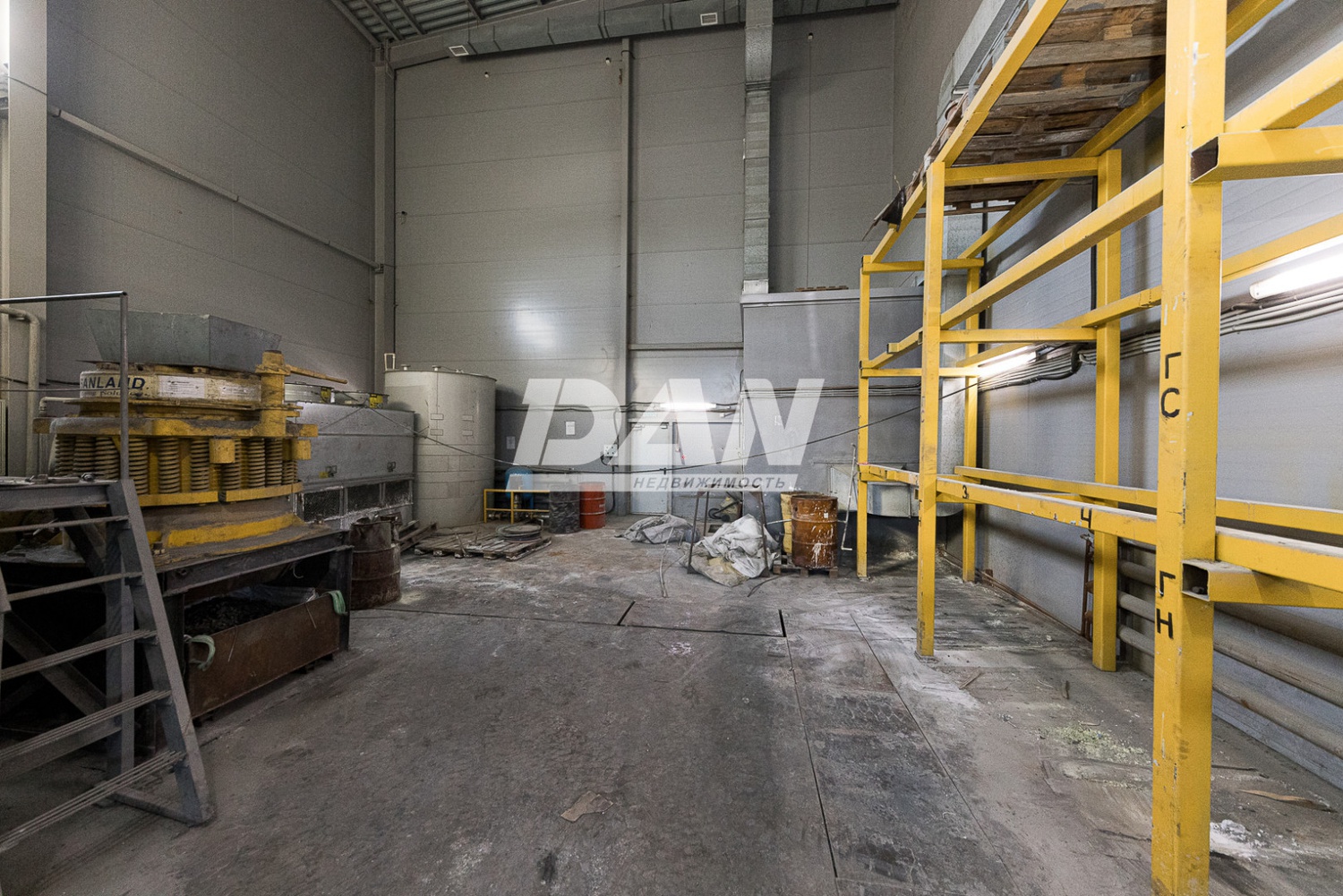 Производственное помещение 990 м²