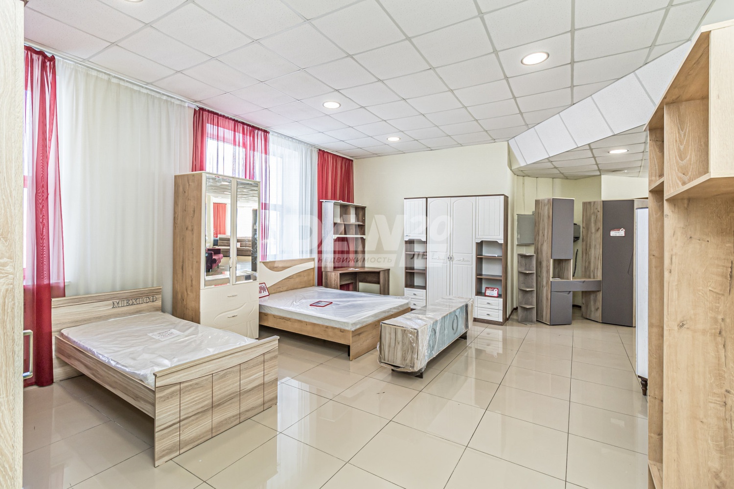 Торговая площадь 2130 м²