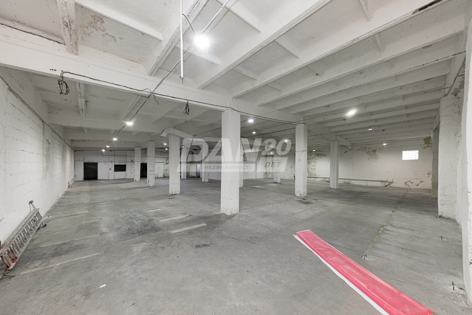 Помещение свободного назначения 877,3 м²
