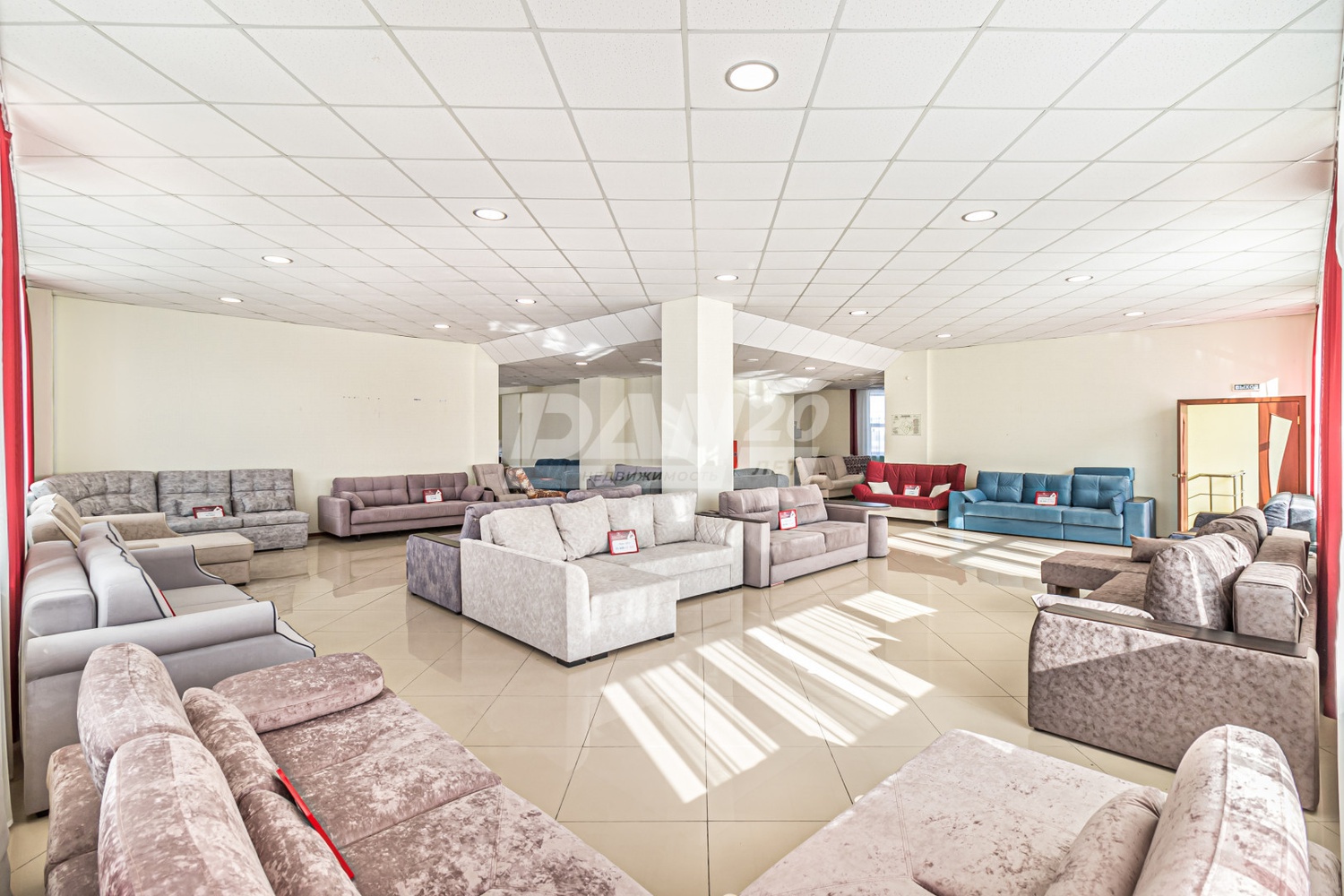Торговая площадь 2130 м²