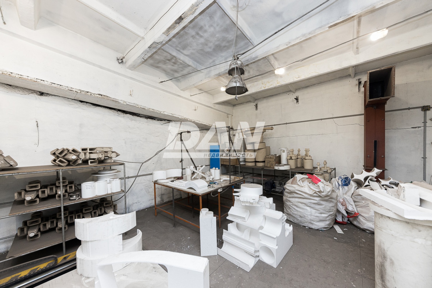Производственное помещение 2557 м²