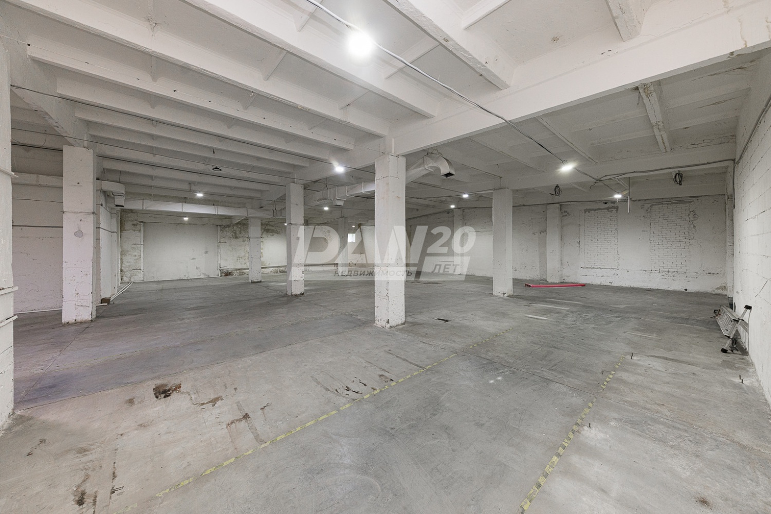 Помещение свободного назначения 877,3 м²