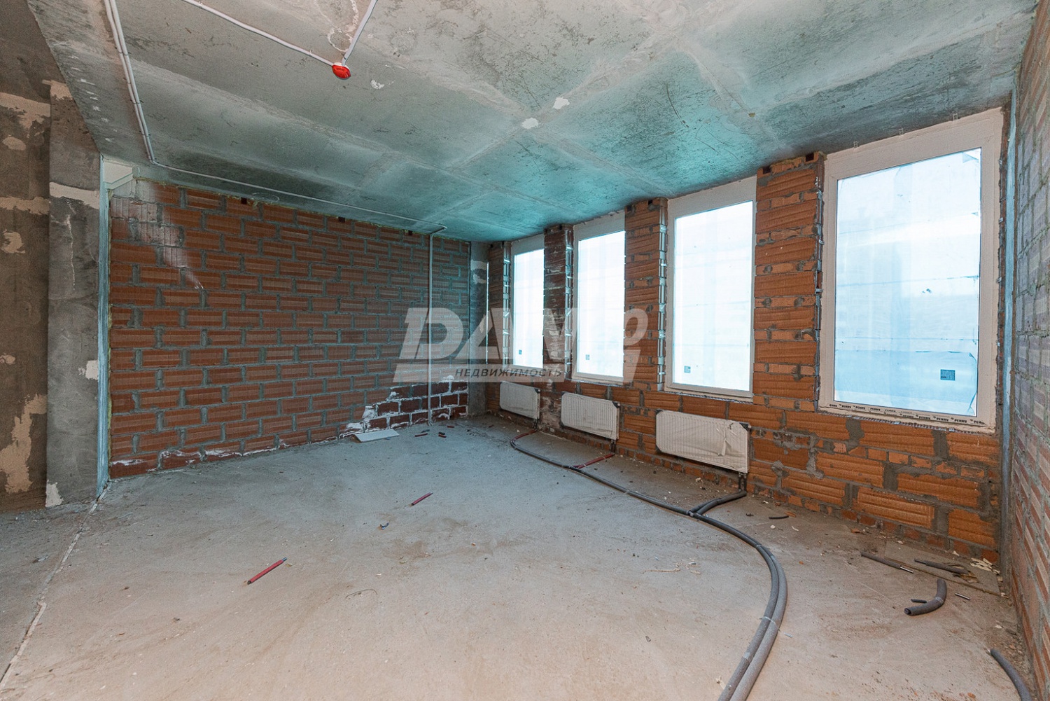 Торговая площадь 323,8 м²