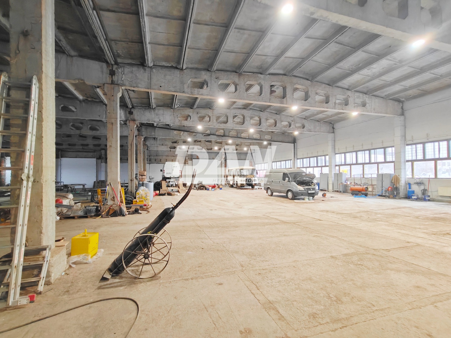 Помещение свободного назначения 1000 м²