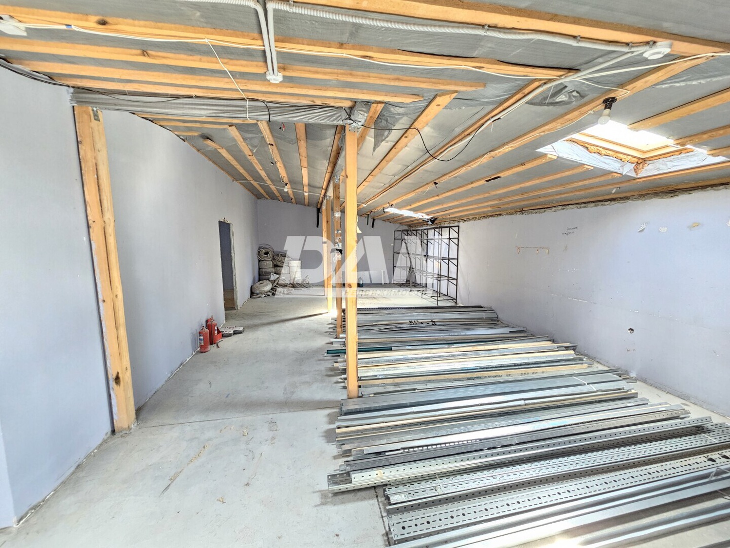 Помещение свободного назначения 330 м²