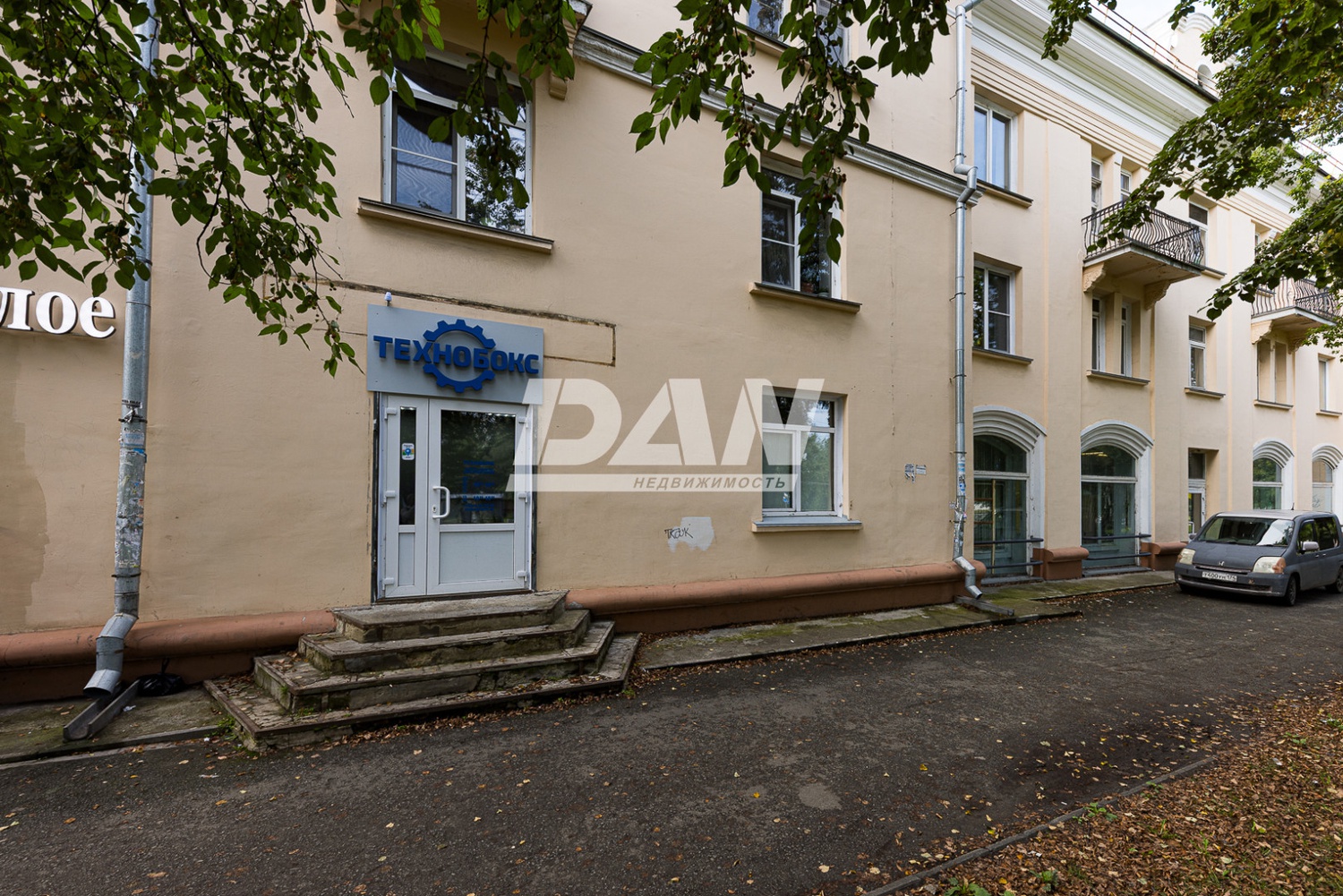 Помещение свободного назначения 353 м²