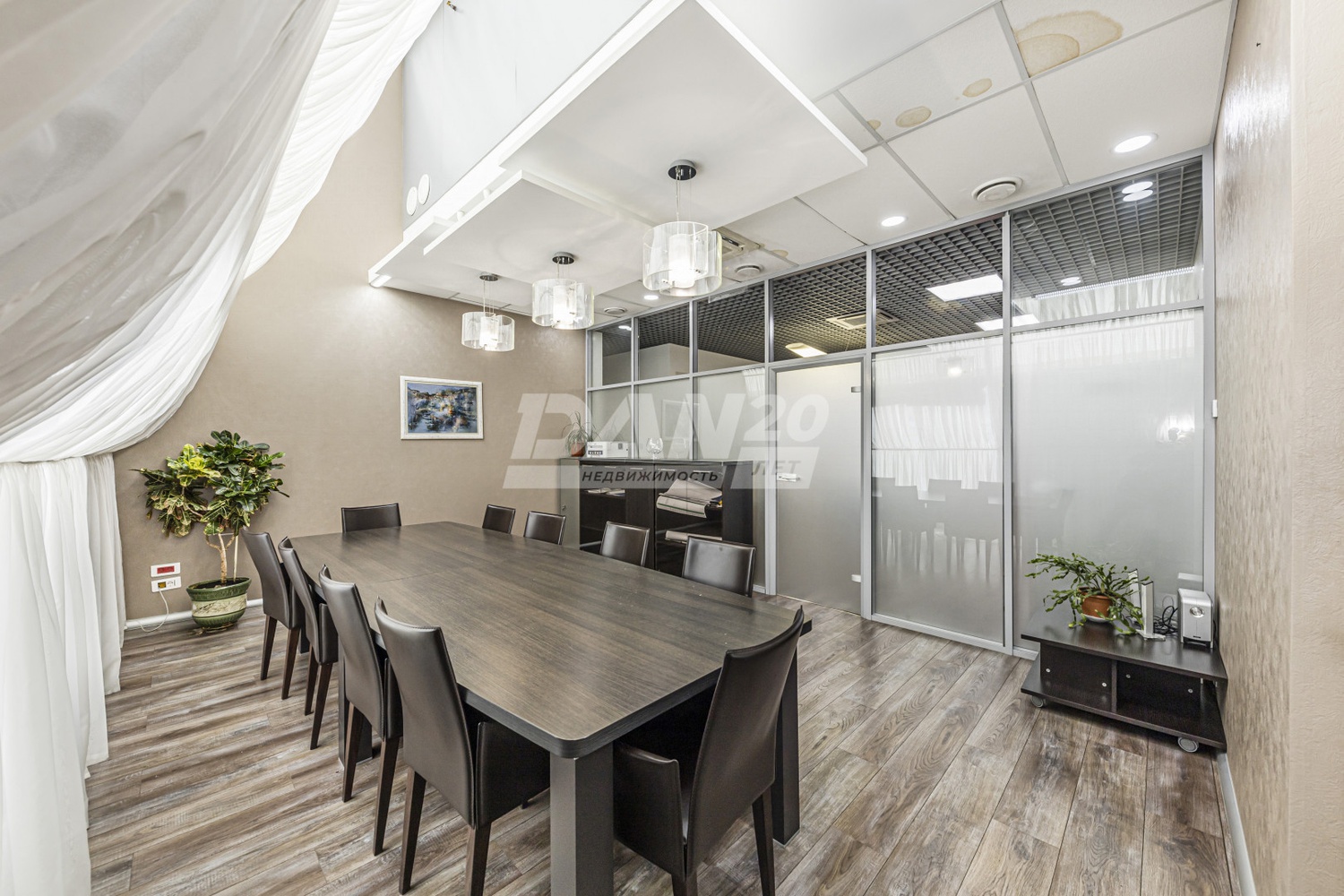 Торговое помещение 372 м²