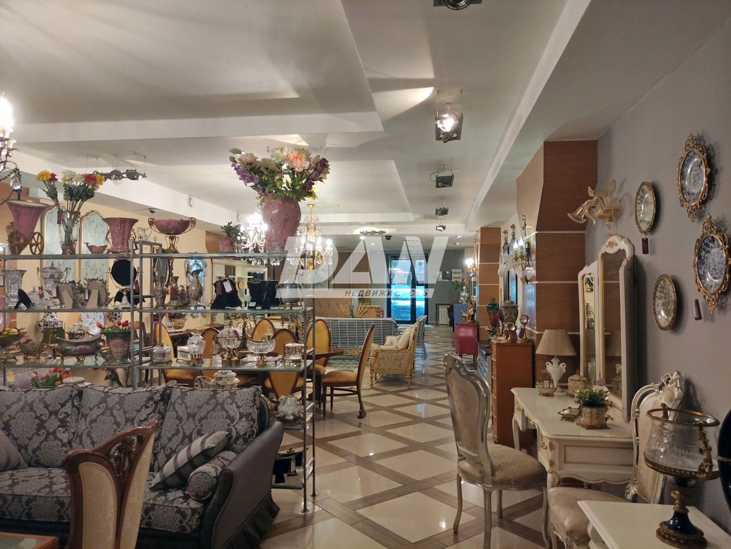 Торговое помещение 337,4 м²