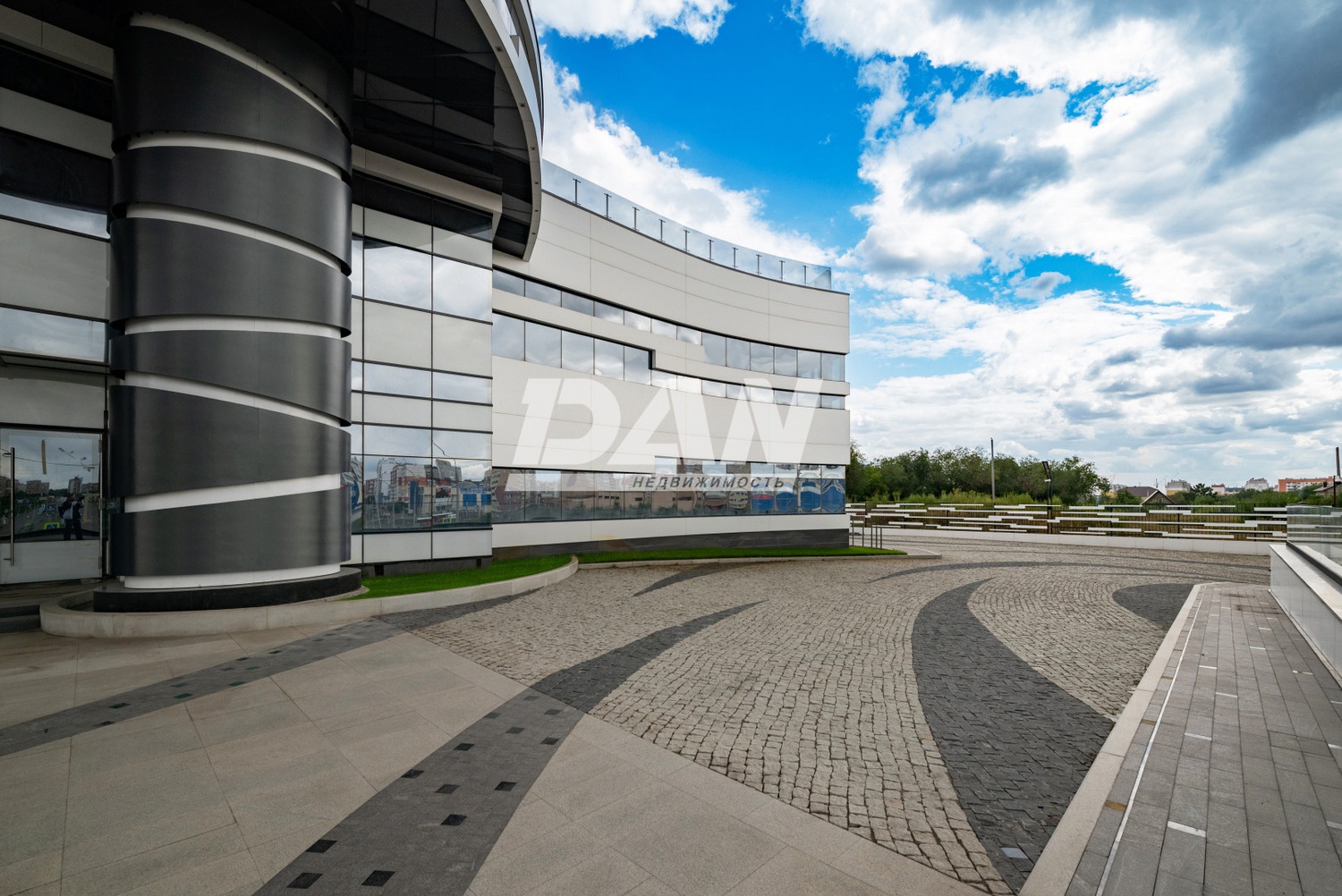 Торговая площадь 13515 м²