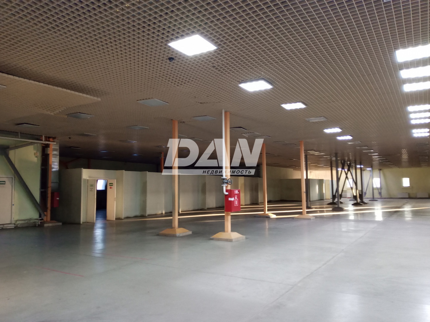 Торговое помещение 980 м²