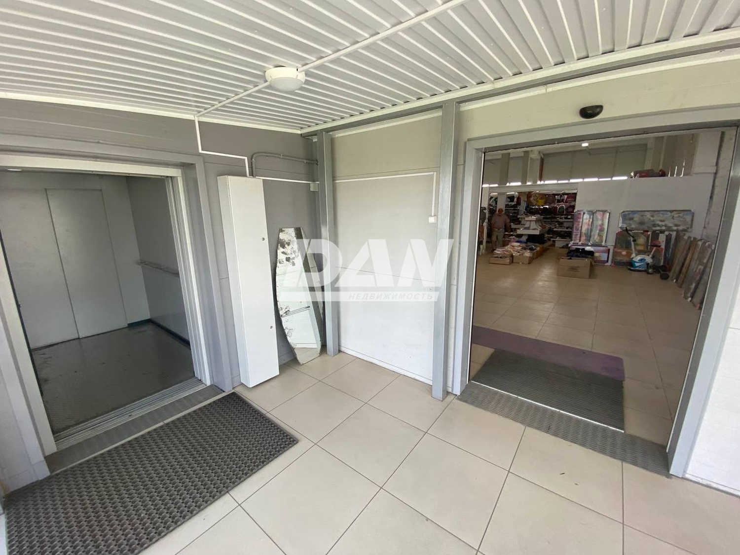 Торговое помещение 1000 м²