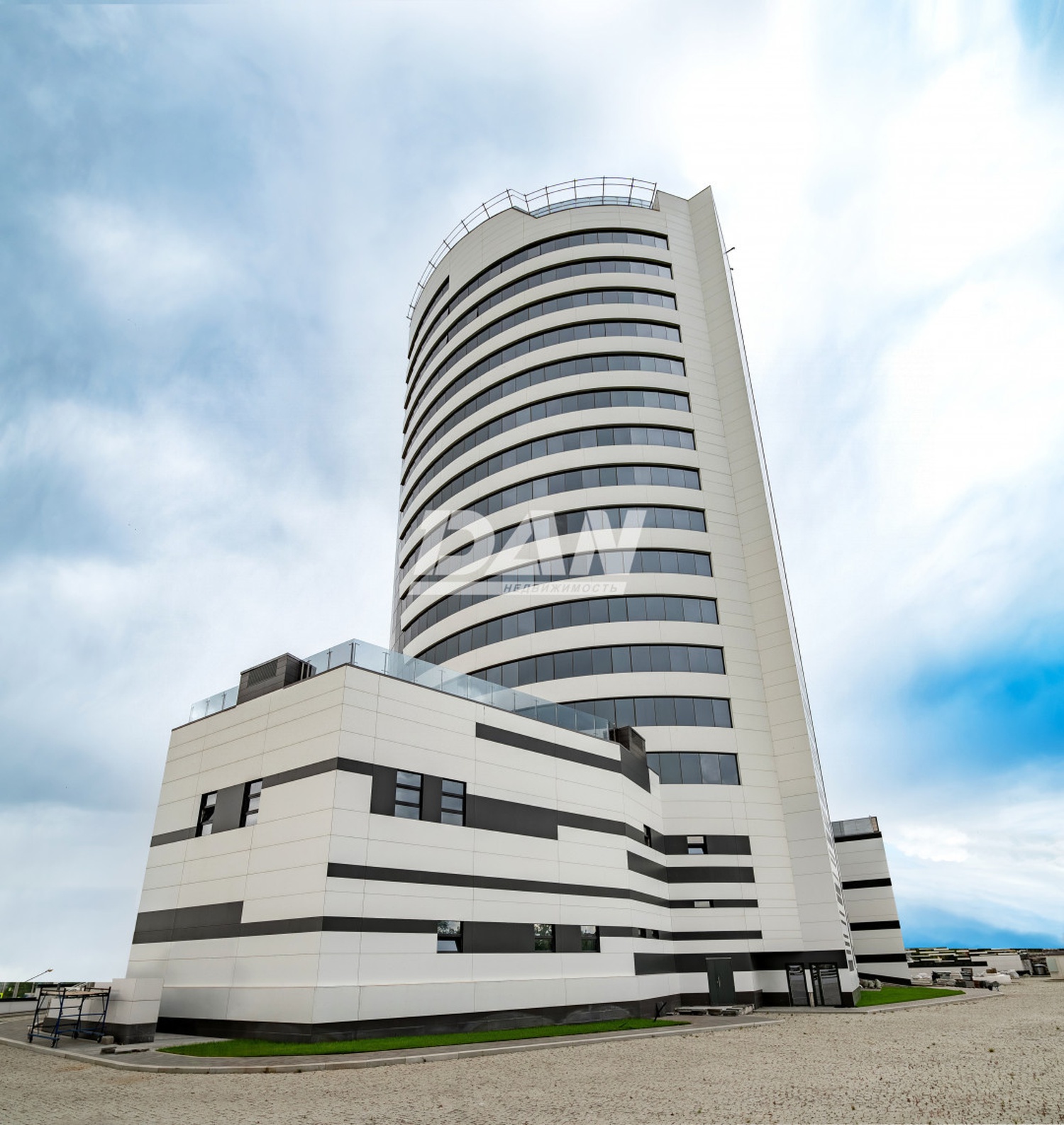 Торговая площадь 13515 м²