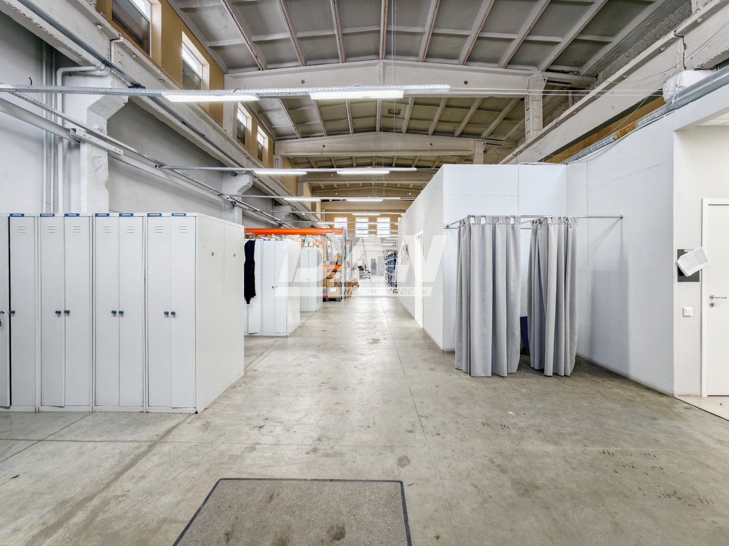 Торговая площадь 1486 м²