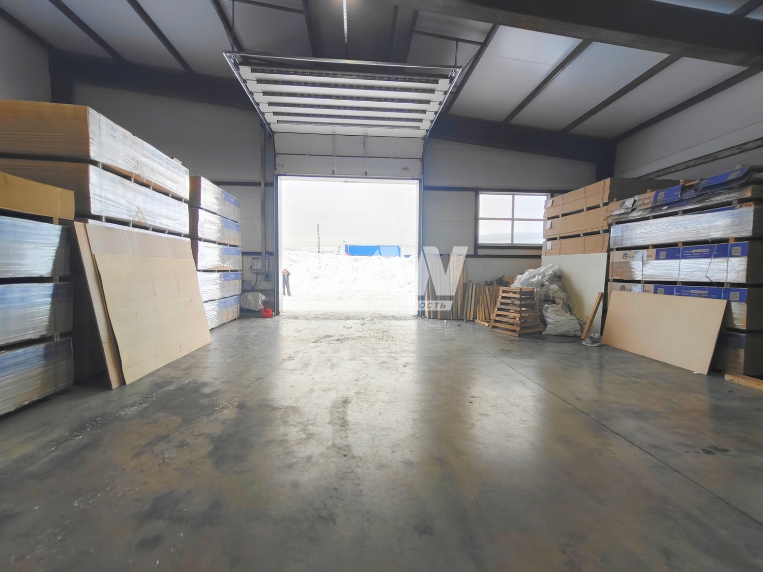 Склад 931 м²