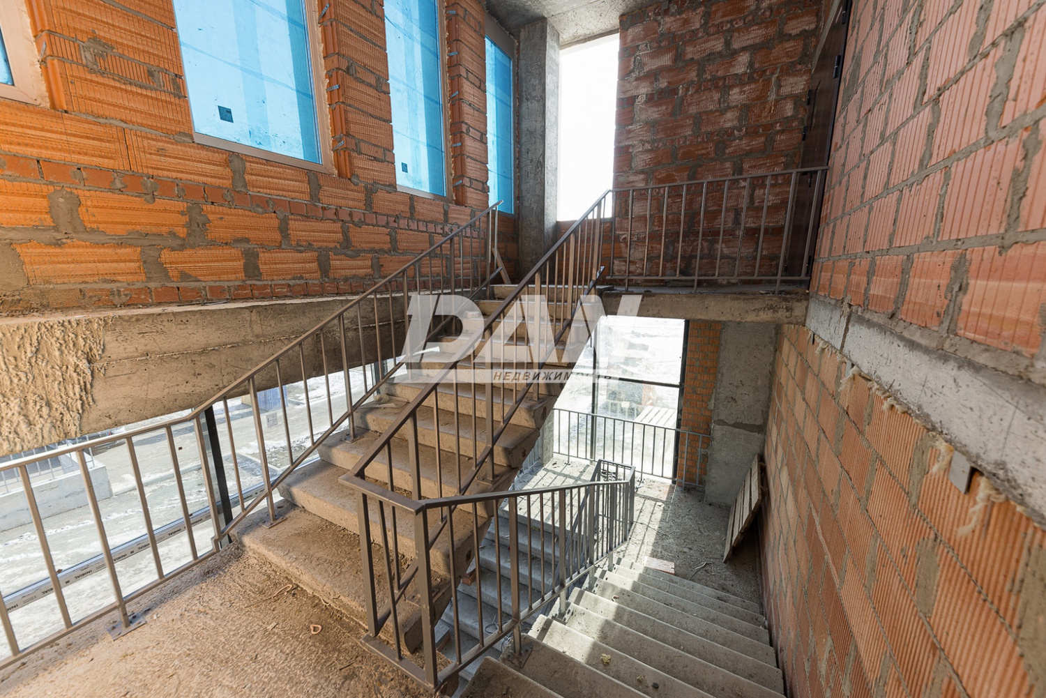 Помещение свободного назначения 327,8 м²