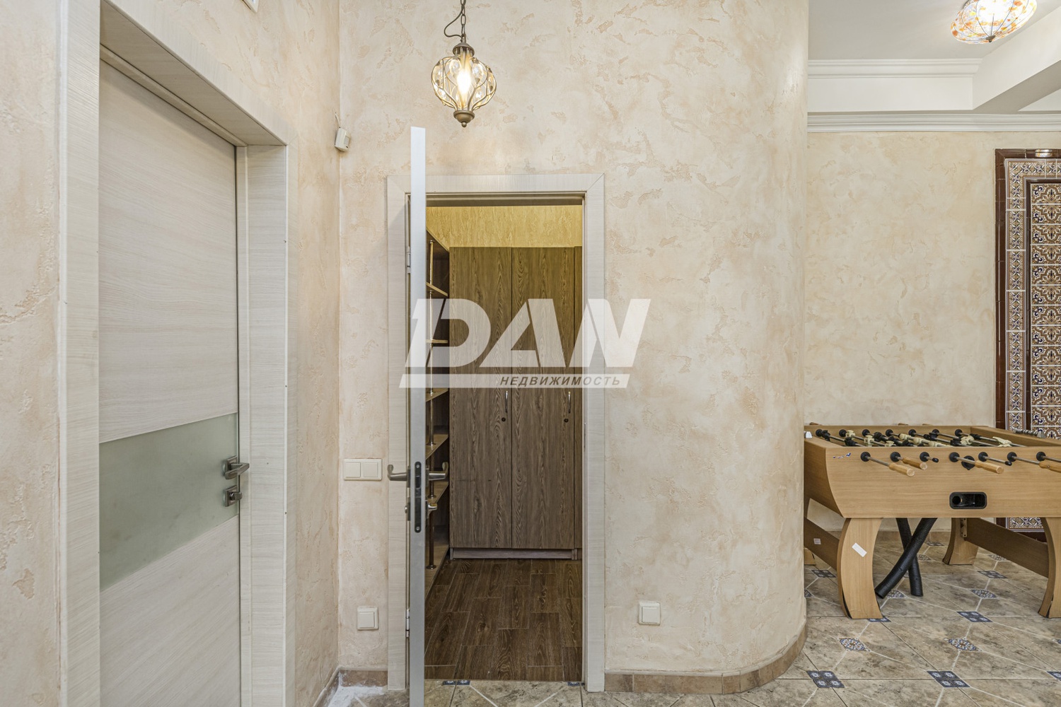 Помещение свободного назначения 818,6 м²