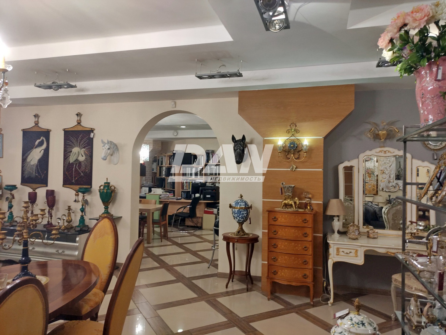 Торговое помещение 337,4 м²