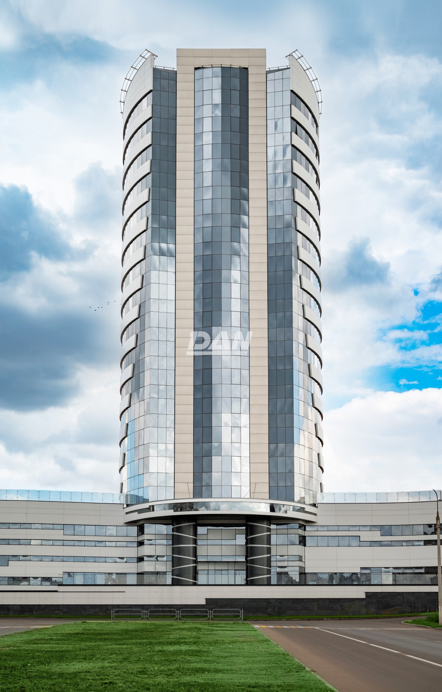 Торговая площадь 13515 м²