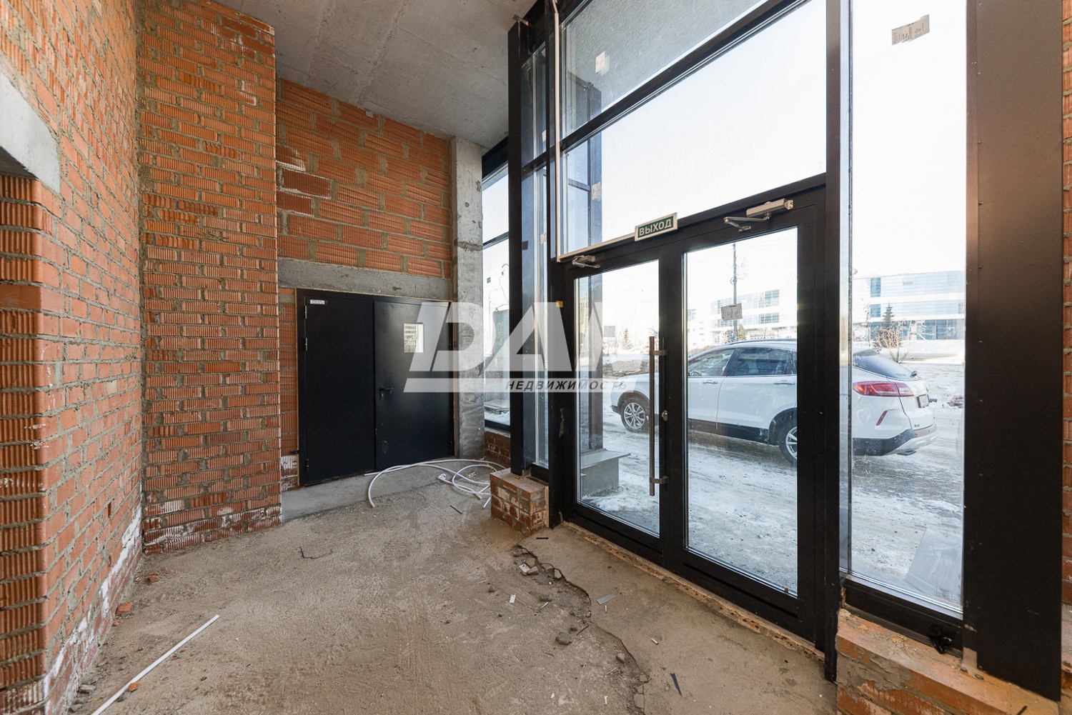 Торговая площадь 298,6 м²