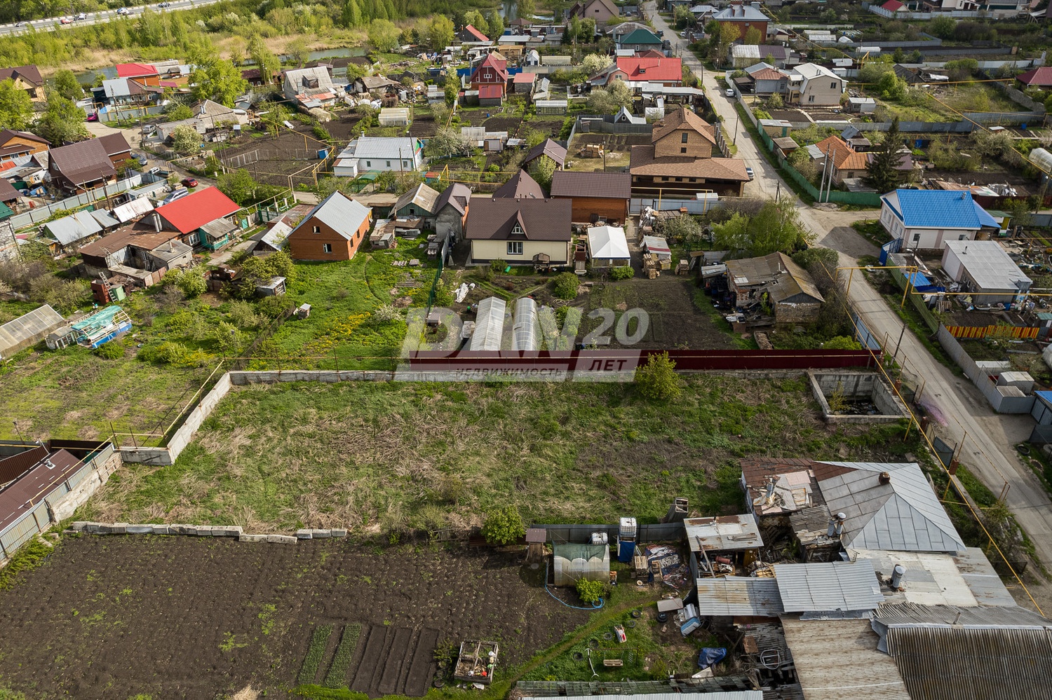 Земельный участок 1700 м²