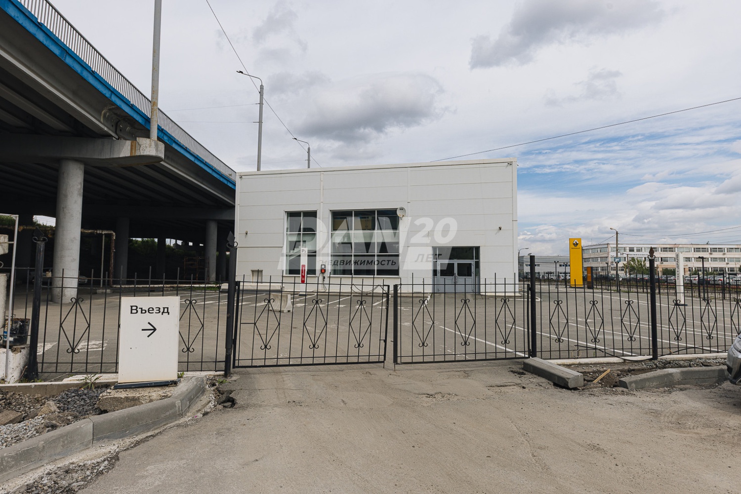 Торговая площадь 1625 м²