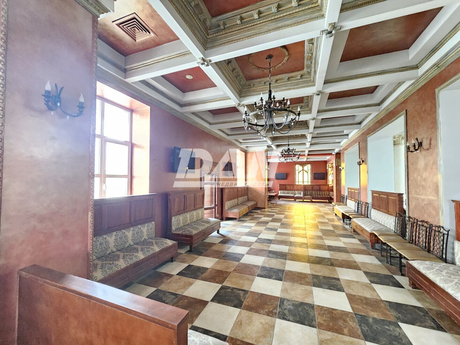 Помещение свободного назначения 650 м²