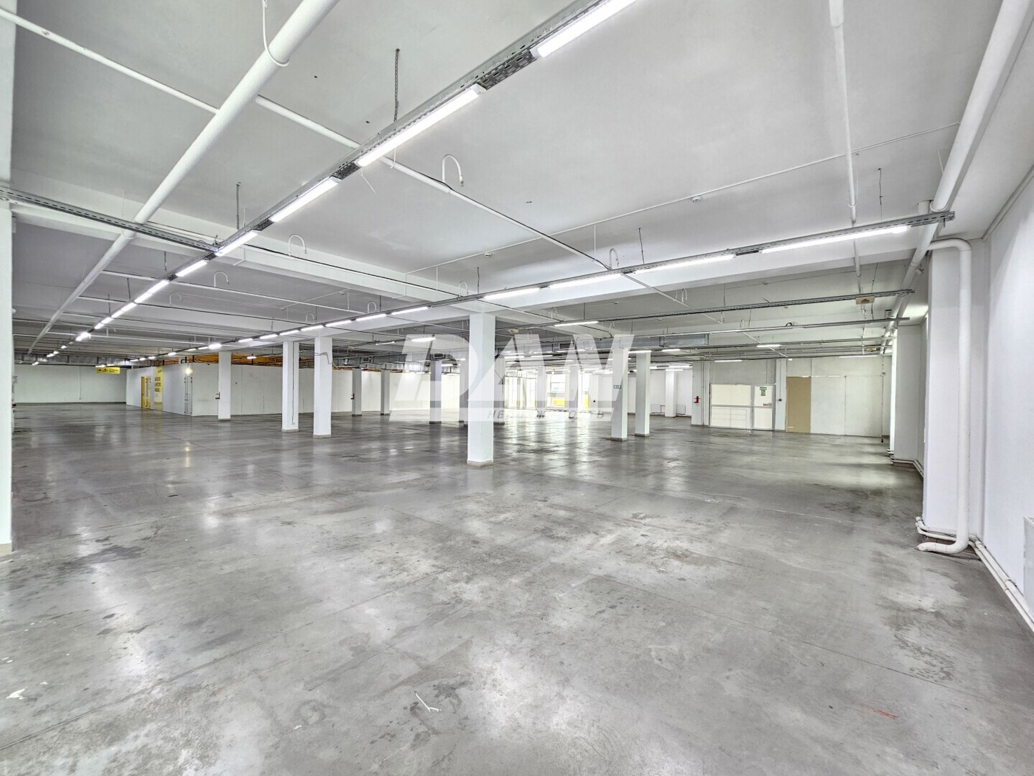 Помещение свободного назначения 401,8 м²