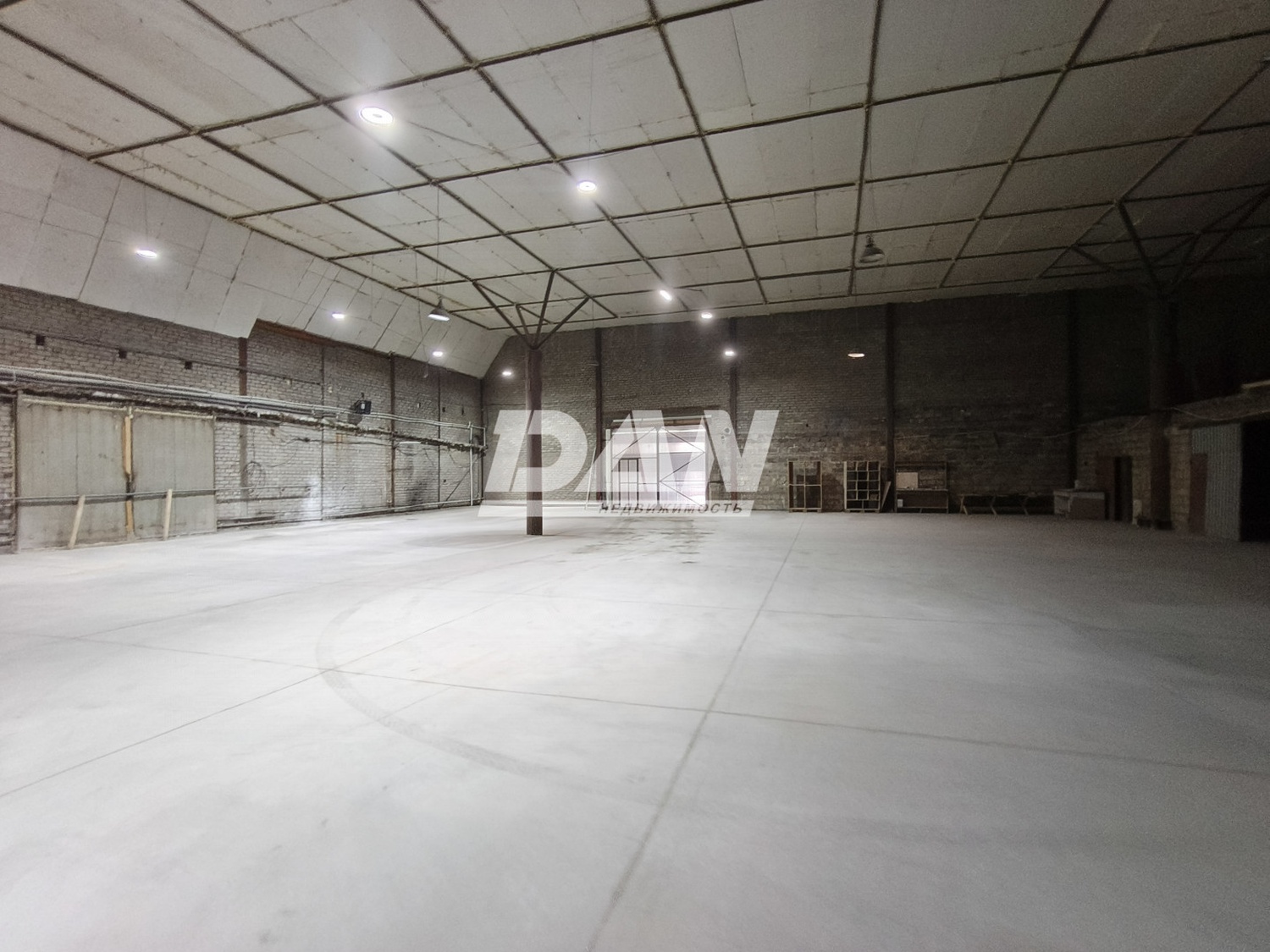 Склад 983 м²