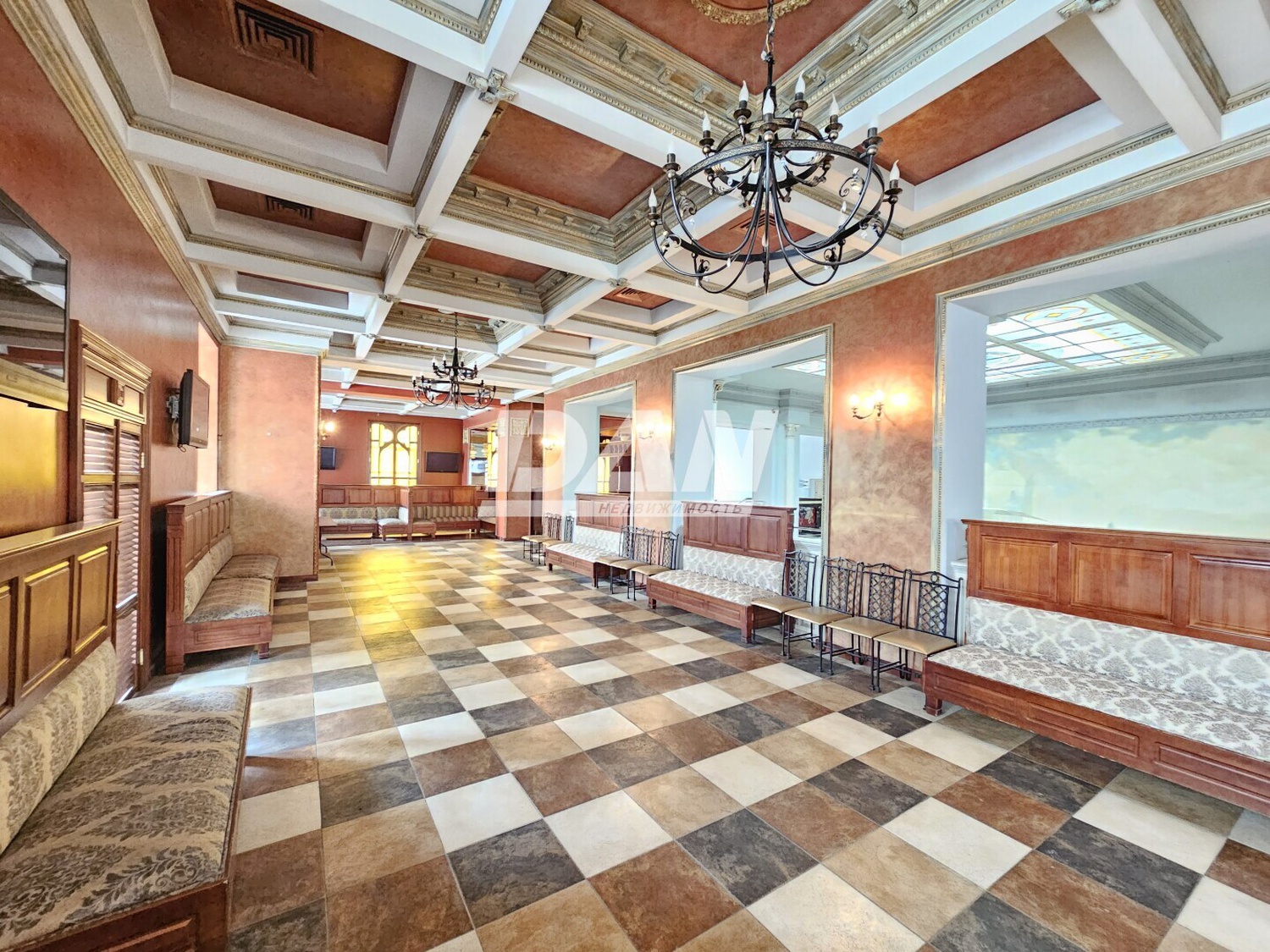 Помещение свободного назначения 650 м²